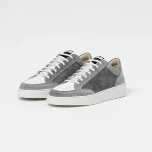 009 SNEAKERS IN GREY